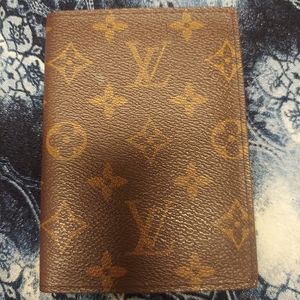 Luis Vuitton Passport Cover